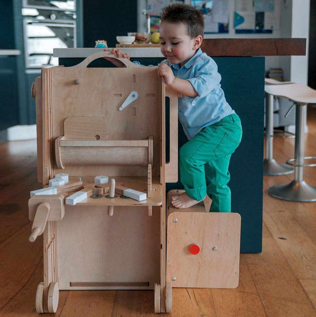 Leea Abenteuer-Ecke, Lernturm, Rutsche, Kreidetafel, Papierrolle, Hochstuhl, Lauflernwagen