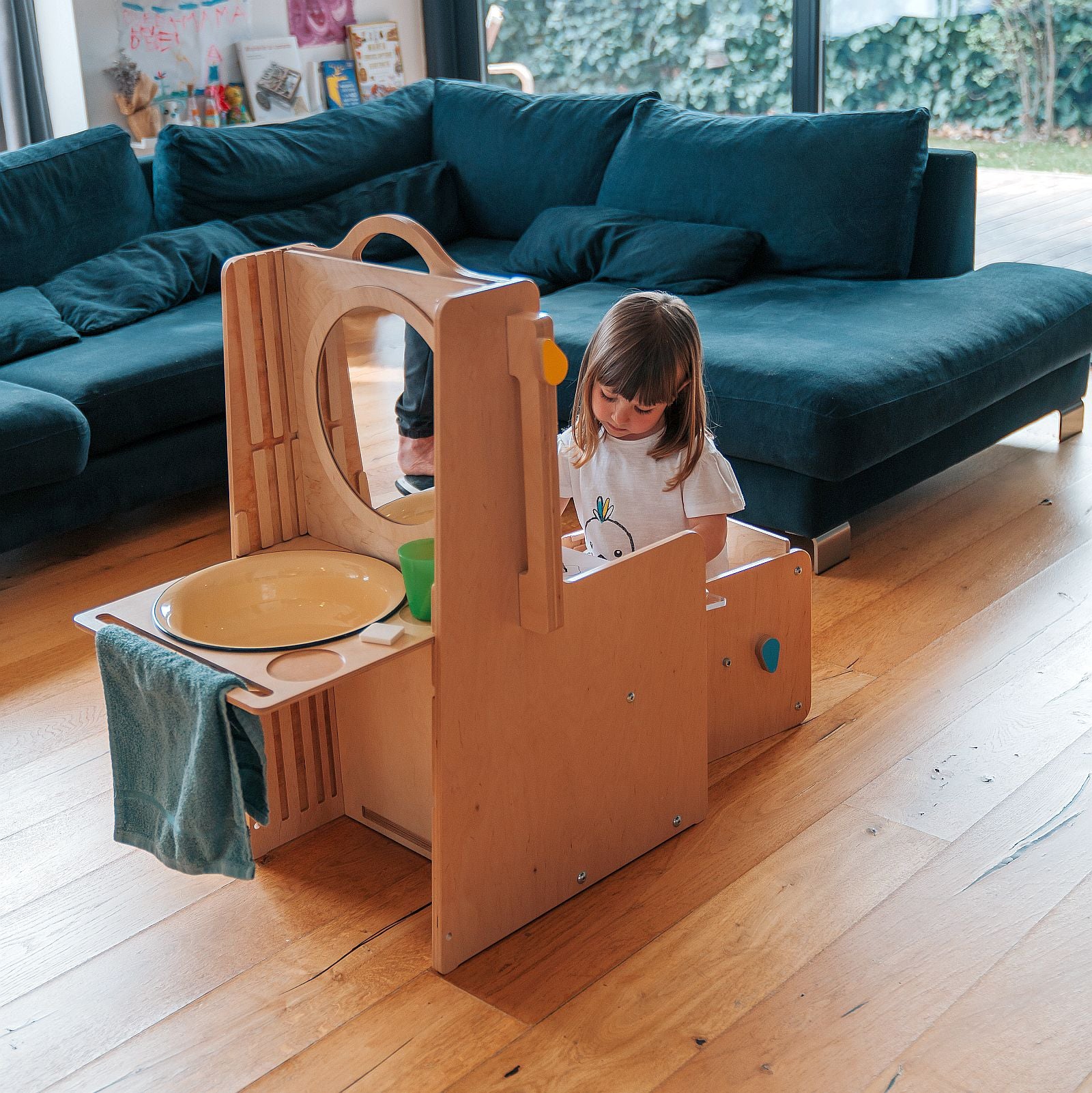 Leea Abenteuer-Ecke, Lernturm, Rutsche, Kreidetafel, Papierrolle, Hochstuhl, Lauflernwagen