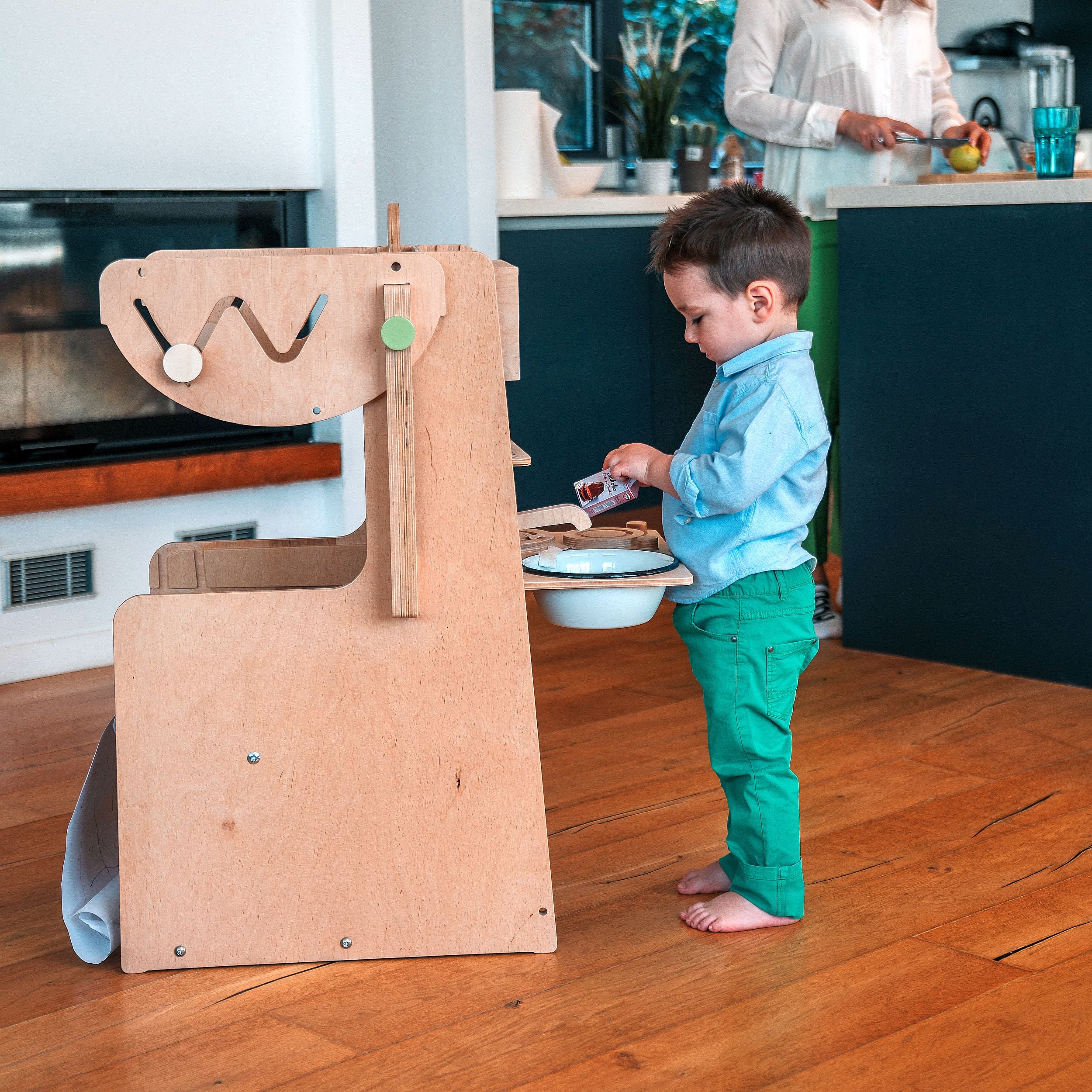 Leea Abenteuer-Ecke, Lernturm, Rutsche, Kreidetafel, Papierrolle, Hochstuhl, Lauflernwagen