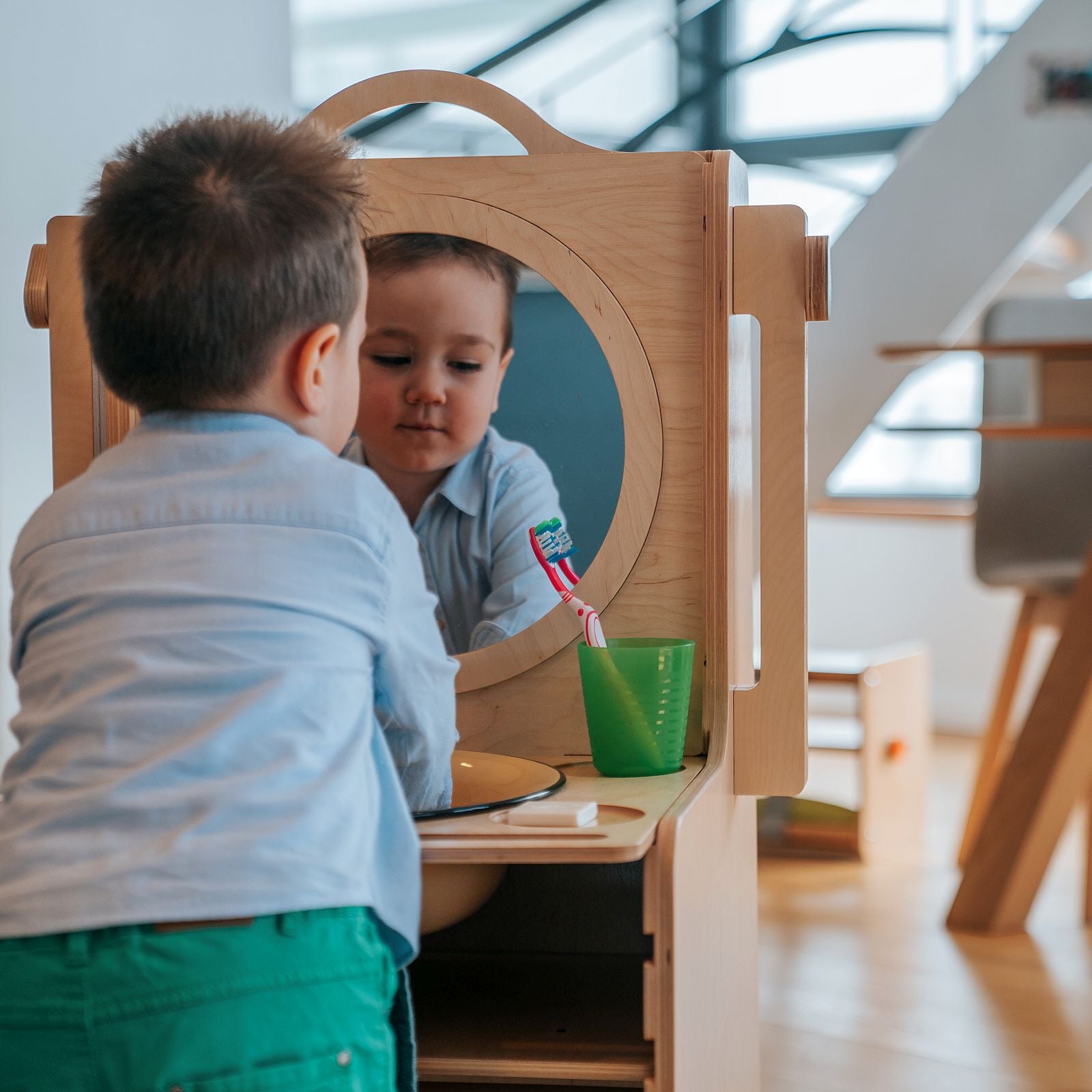 Leea Abenteuer-Ecke, Lernturm, Rutsche, Kreidetafel, Papierrolle, Hochstuhl, Lauflernwagen