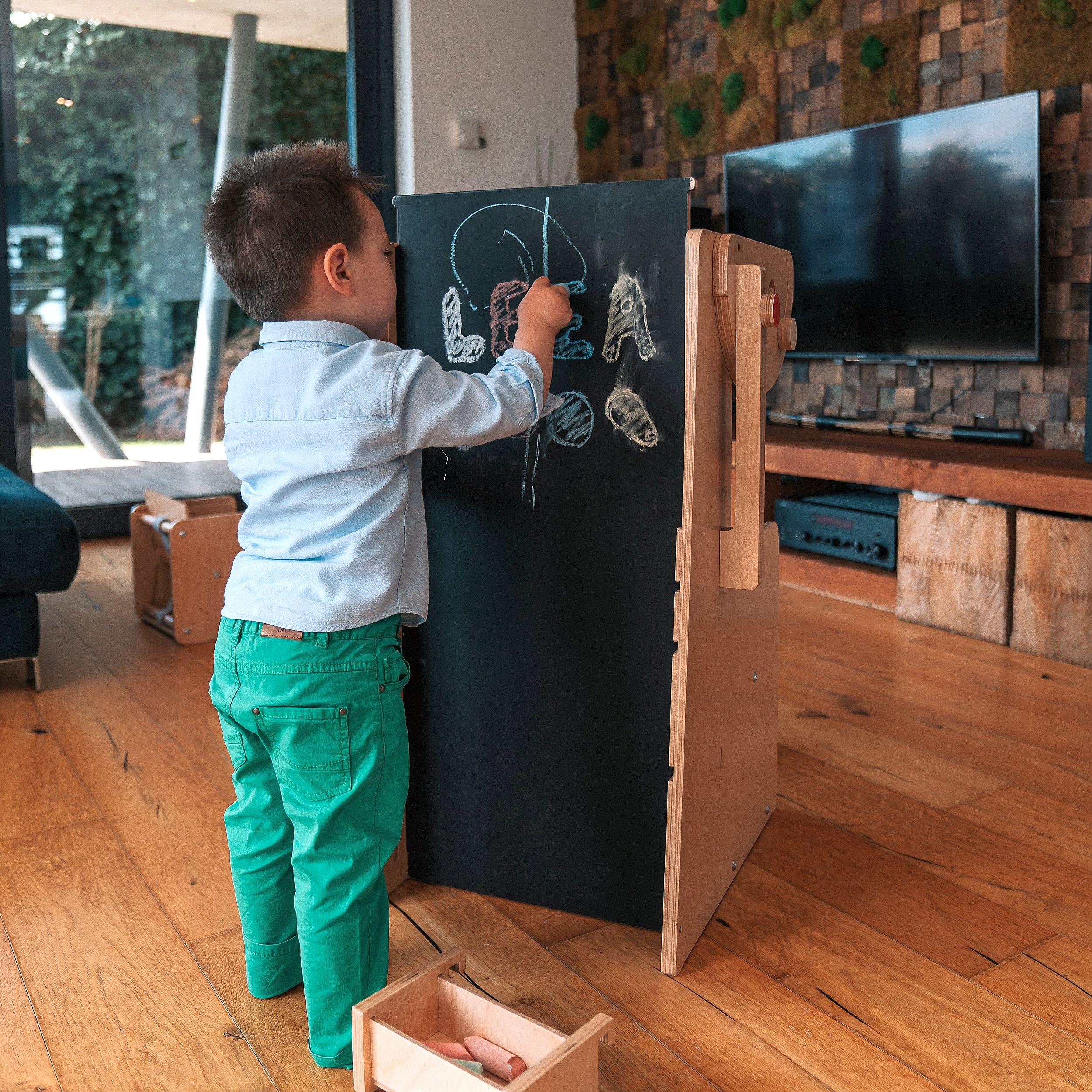 Leea Abenteuer-Ecke, Lernturm, Rutsche, Kreidetafel, Papierrolle, Hochstuhl, Lauflernwagen