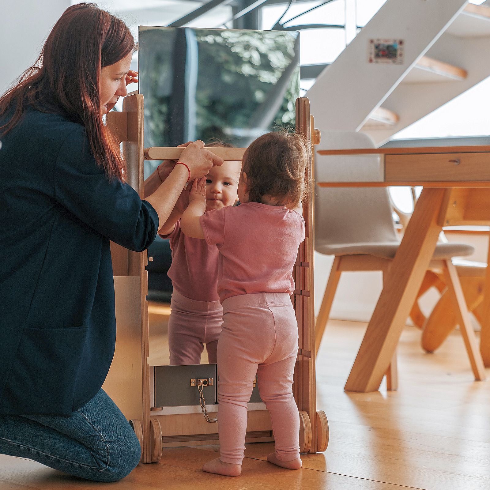 Leea Abenteuer-Ecke, Lernturm, Rutsche, Kreidetafel, Papierrolle, Hochstuhl, Lauflernwagen