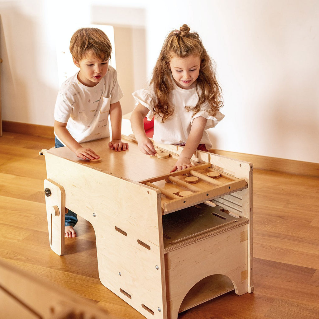 Leea Abenteuer-Ecke, Lernturm, Rutsche, Kreidetafel, Papierrolle, Hochstuhl, Lauflernwagen